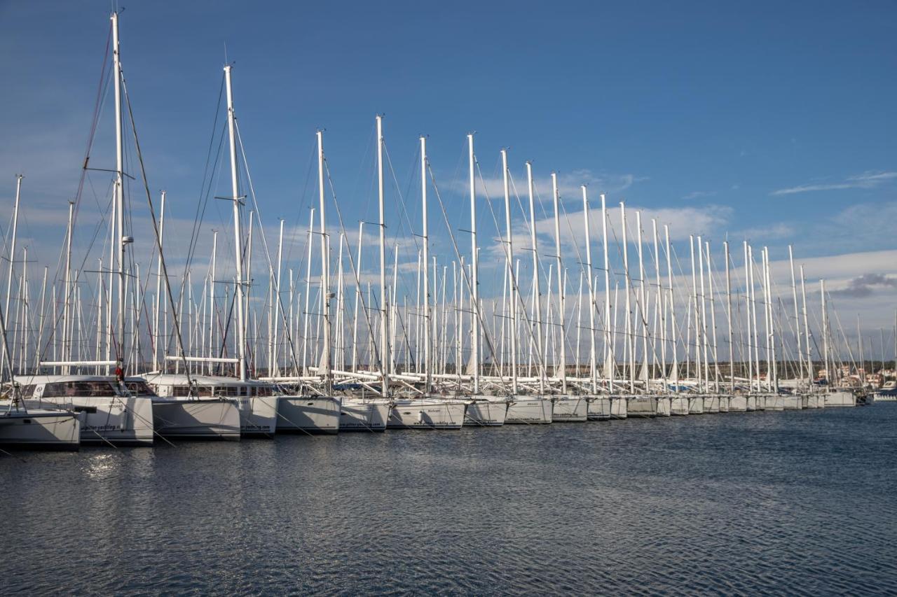 Apartmani Dina Biograd Na Moru Exterior foto