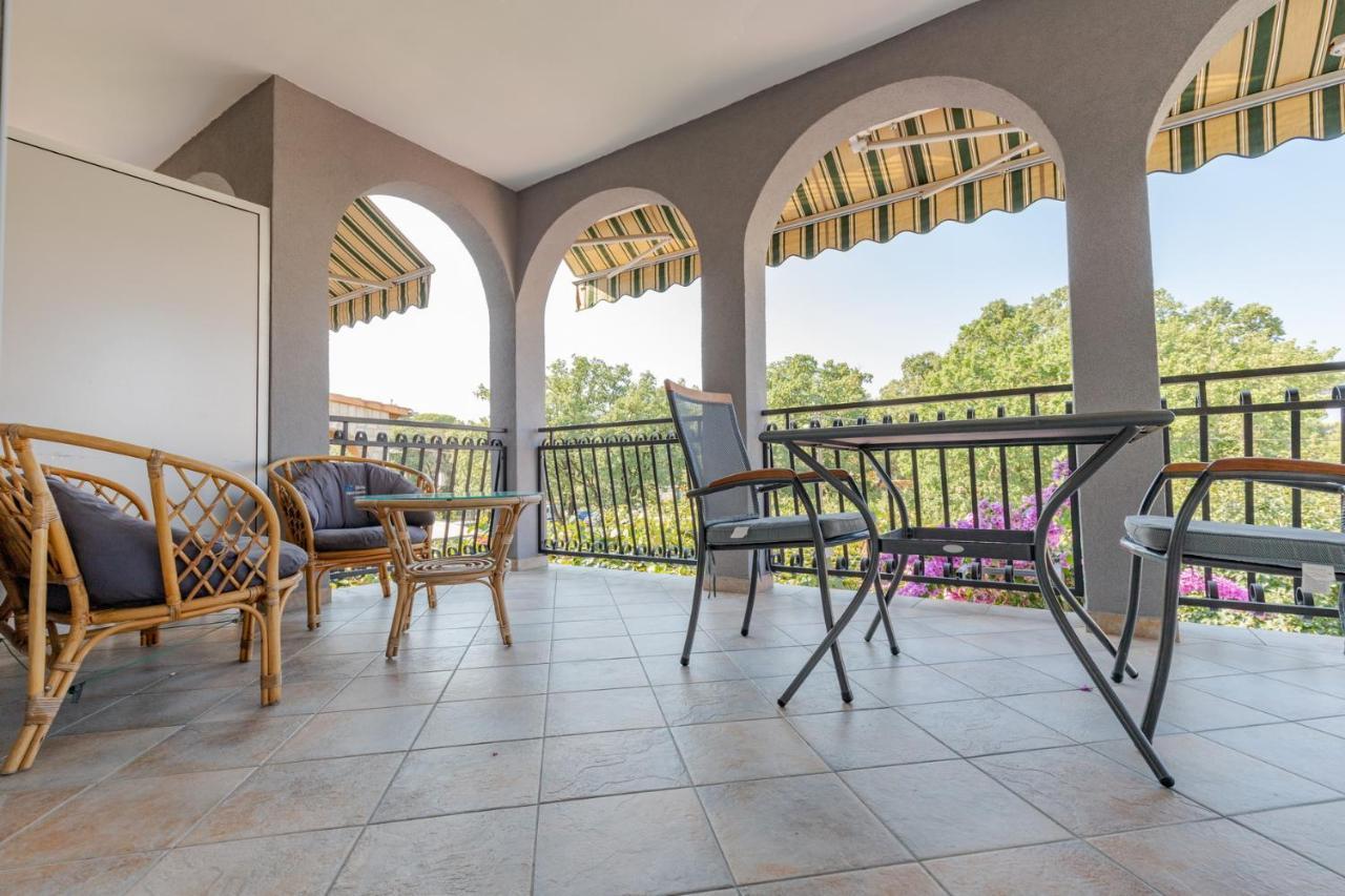 Apartmani Dina Biograd Na Moru Exterior foto