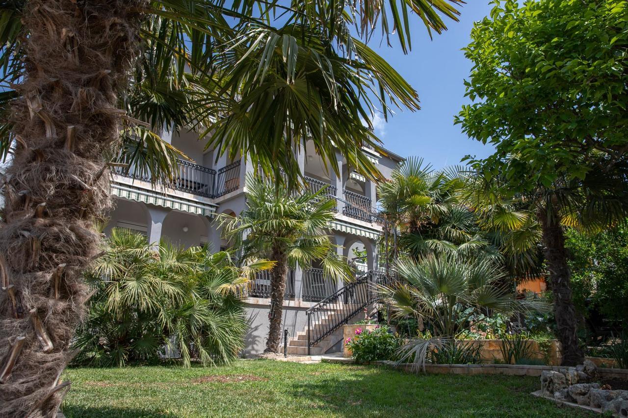 Apartmani Dina Biograd Na Moru Exterior foto