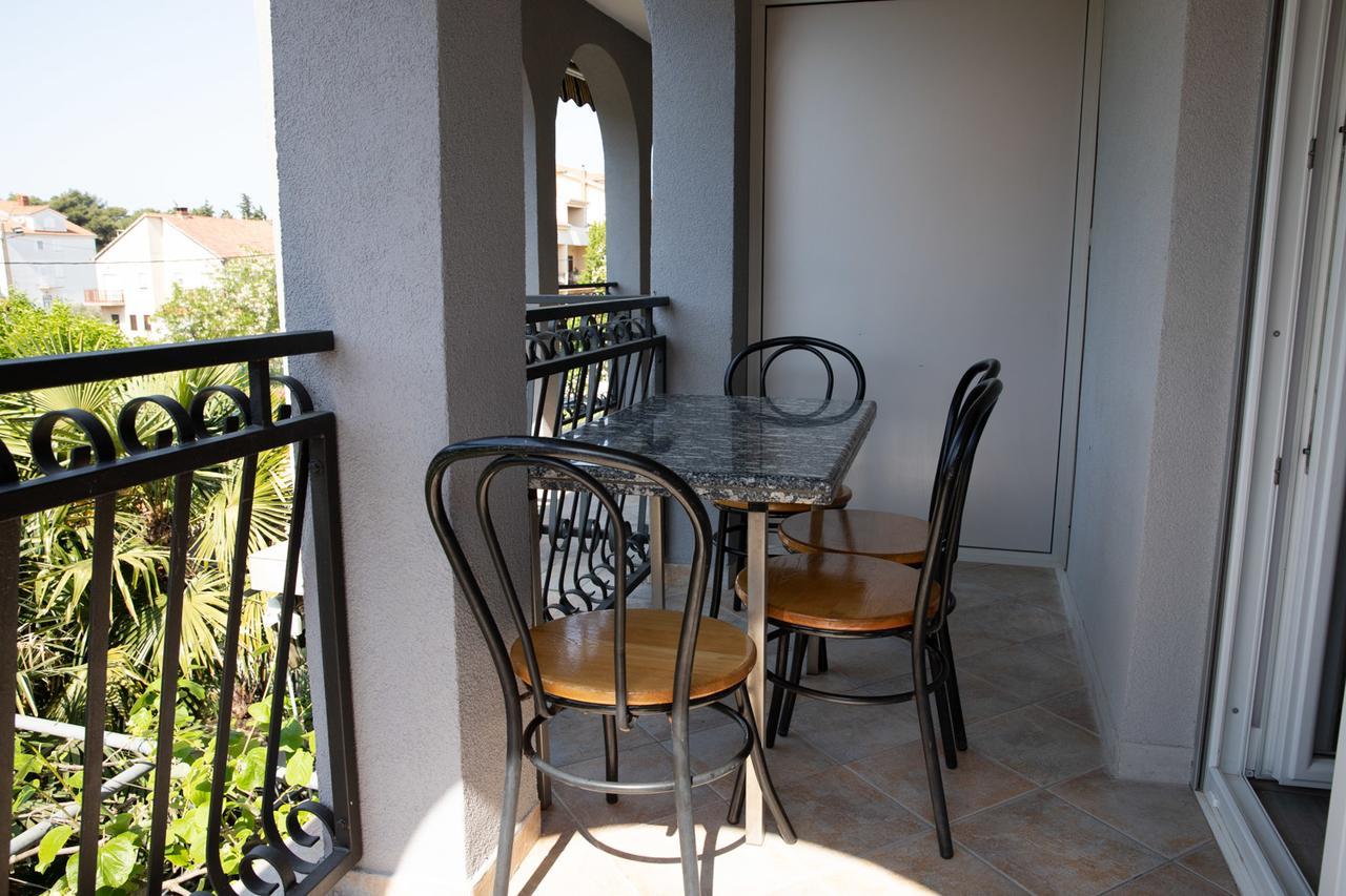 Apartmani Dina Biograd Na Moru Exterior foto