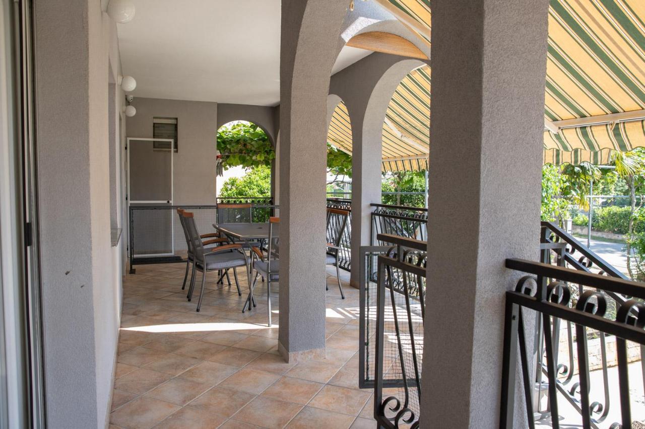 Apartmani Dina Biograd Na Moru Exterior foto